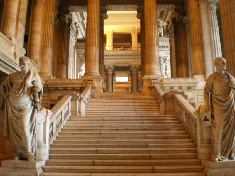 Bruksela, monumentalne schody w pałacu sprawiedliwości